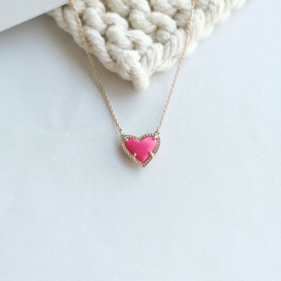 Authentic Kendra Scott Ari Heart Gold Magenta magnesite Pendant Necklace - Picture 3 of 3